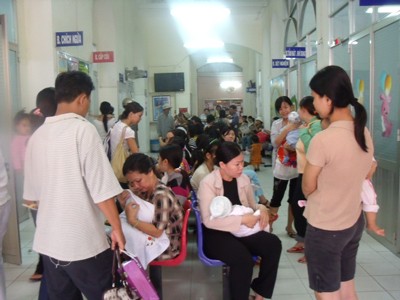 The City Children Hospital II is crowded with parents and their kids. Many parents at the Ho Chi Minh City Children Hospital II say they now have to pay when filling their child’s prescriptions or taking them for tests